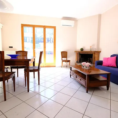 Lady 1 - Apartman Pineto